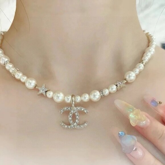 Charming Gold Tone Necklace with Pearl & Crystal Adornment - Picture 6 of 7